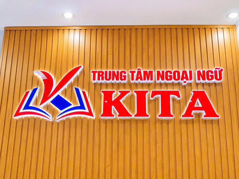 Bảng hiệu Trung tâm Ngoại ngữ KITA